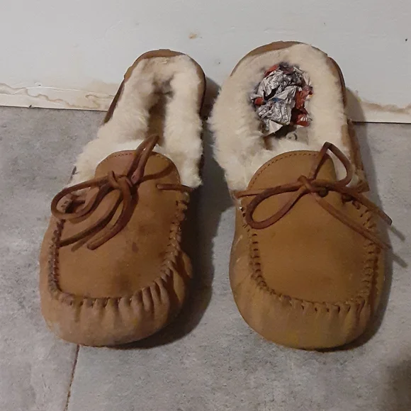 UGG  slipper  size  8 women - Picture 4 of 6